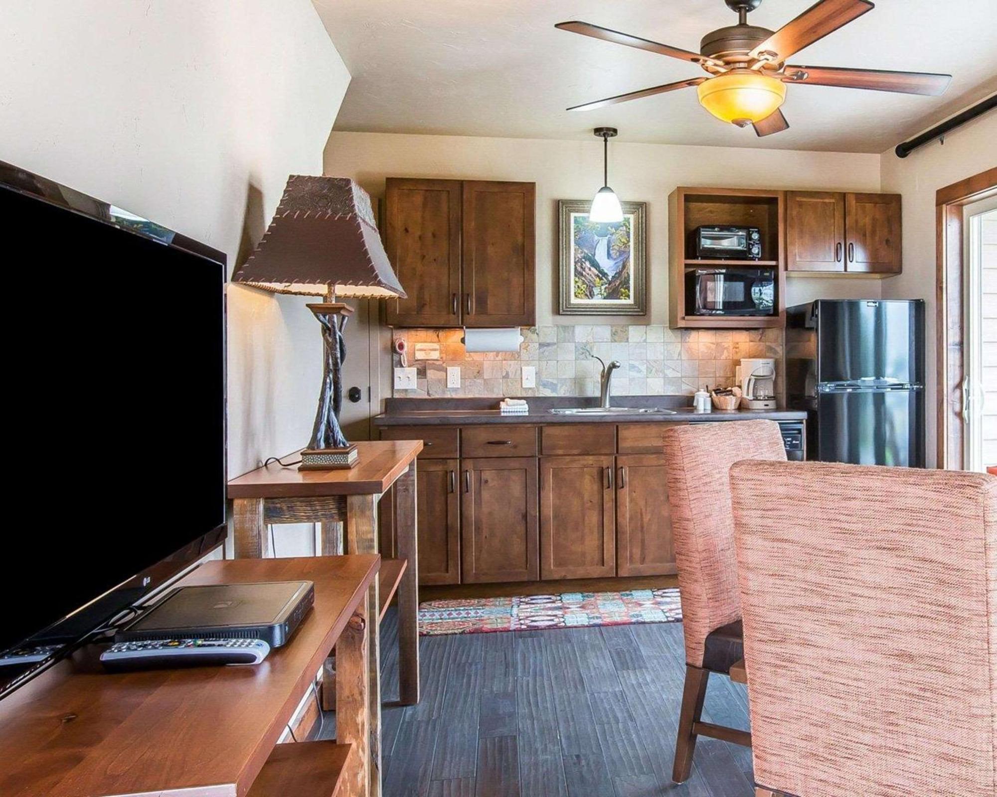 Yellowstone Valley Lodge, Ascend Hotel Collection Pray المظهر الخارجي الصورة